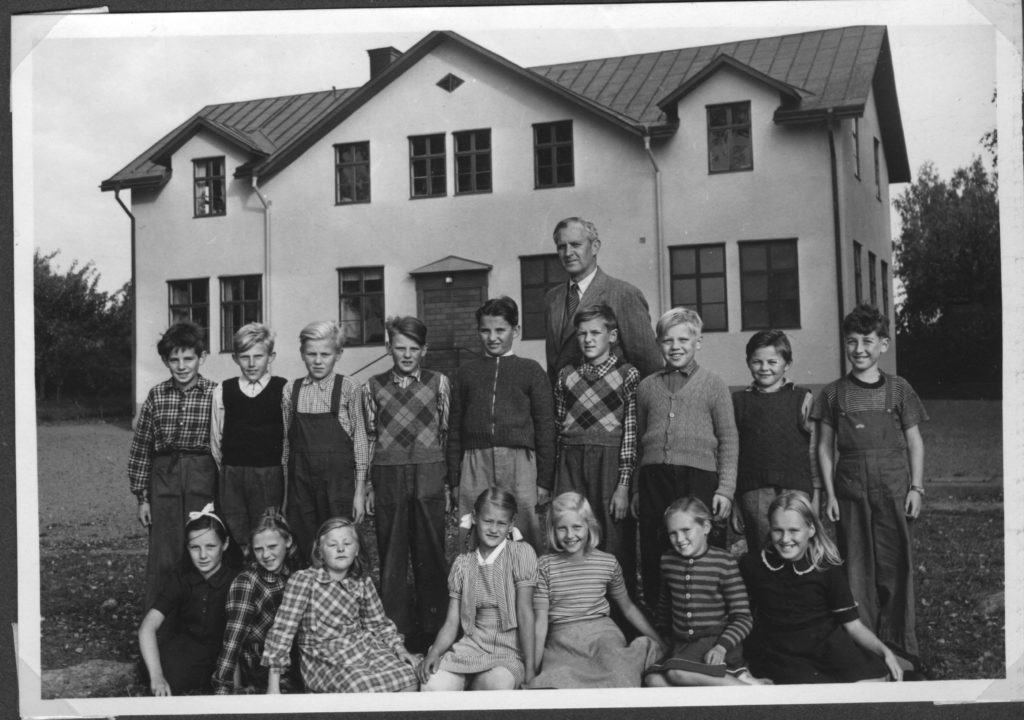 067. Klass 3-6 hösten 1949. Ur familjen Börjemalms arkiv.