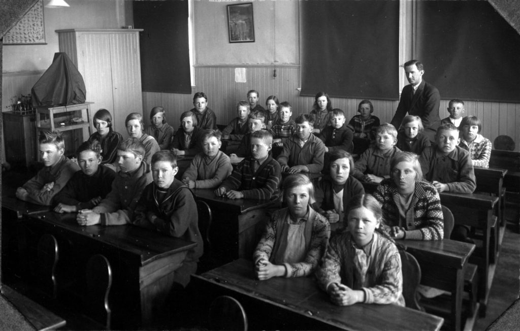 Klass 3-6 något av åren 1926-28 i Bergby Skola