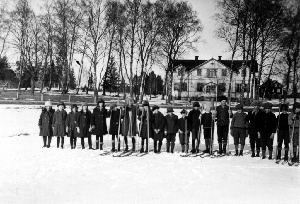 003. Utflykt våren 1928. Ur familjen Börjemalms arkiv.