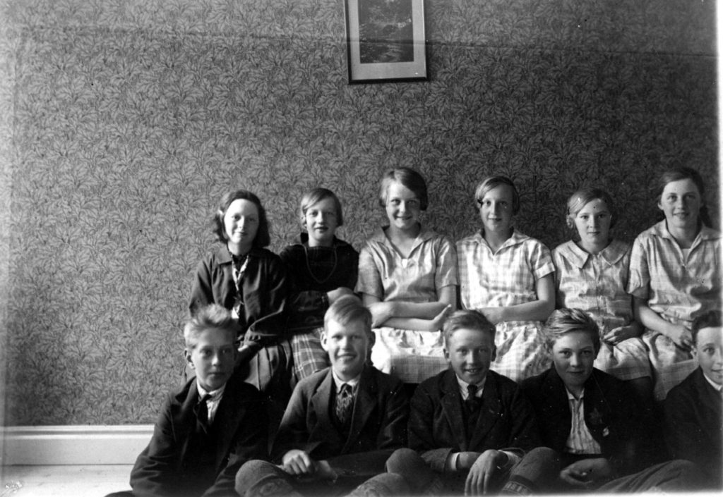 004. Avgångsklass 1928. Ur familjen Börjemalms arkiv.
© familjen Börjemalm.