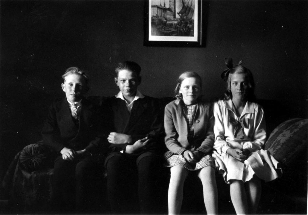 011. Avgångsklass 1929. Ur familjen Börjemalms arkiv.
© familjen Börjemalm.