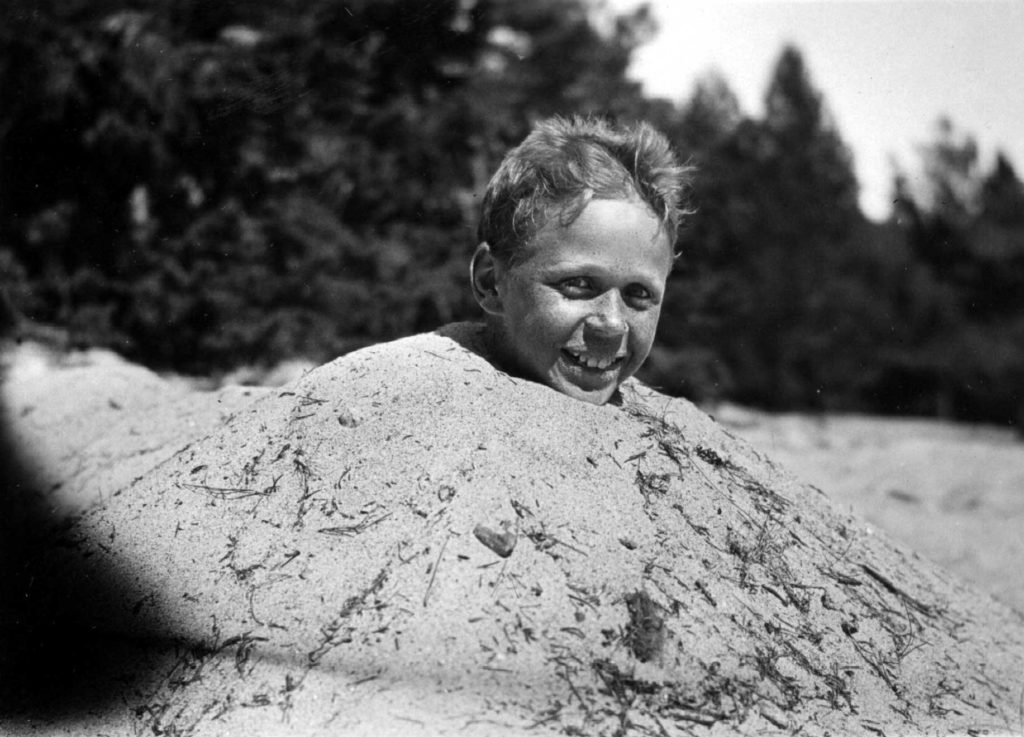 021. Simkurs utflykt till Kvarnstrand 1930. Ur familjen Börjemalms arkiv.
© familjen Börjemalm.