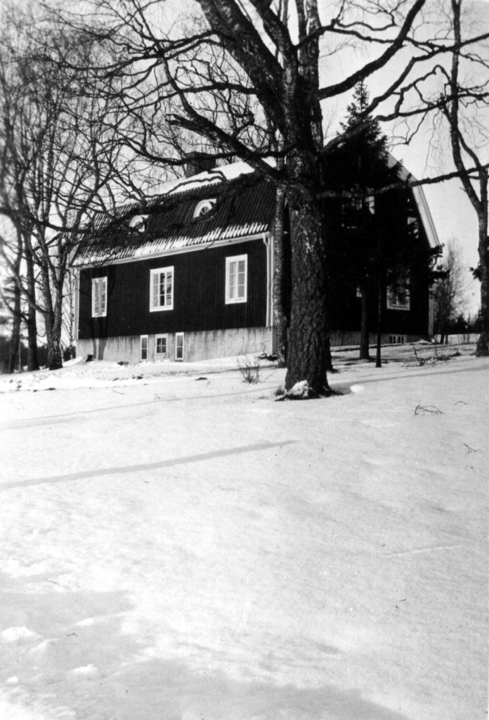 022. Lärarbostaden 1930.  Ur familjen Börjemalms arkiv.
© familjen Börjemalm.