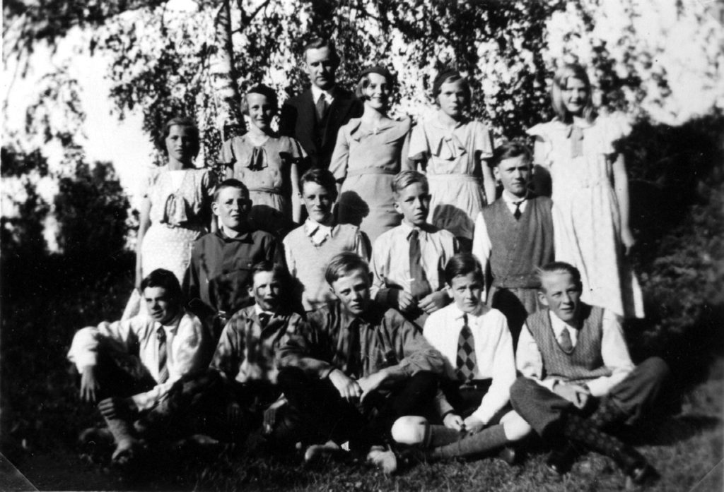 035. 6e Klass med lärare 1934. Ur familjen Börjemalms arkiv.
© familjen Börjemalm.