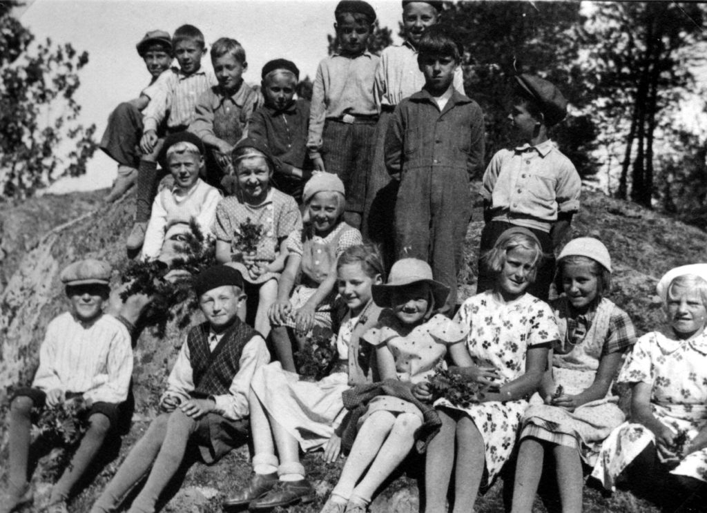 036. Skolbarn 1935. Ur familjen Börjemalms arkiv.
© familjen Börjemalm.
