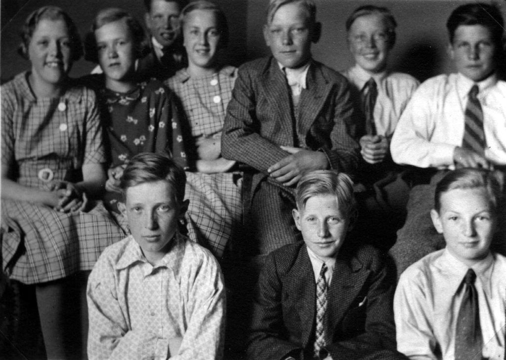 037. 6e Klass 1935. Ur familjen Börjemalms arkiv.
© familjen Börjemalm.
