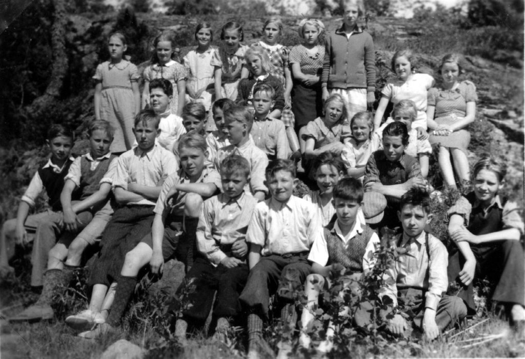 043. Skolbarn 1938. Ur familjen Börjemalms arkiv.
© familjen Börjemalm.