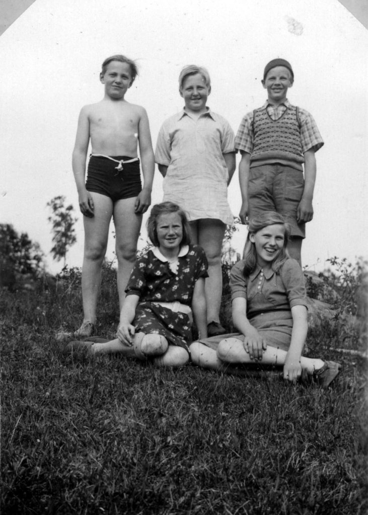 051. 6e Klass 1943. Ur familjen Börjemalms arkiv.
© familjen Börjemalm.