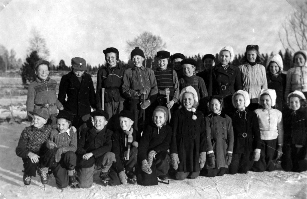 060. Skolbarn 1946. Ur familjen Börjemalms arkiv.
© familjen Börjemalm.