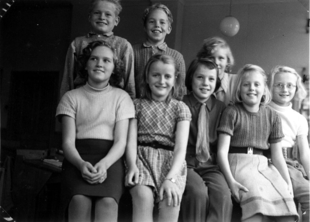 074. Klass 5-6 hösten 1952. Ur familjen Börjemalms arkiv.
© familjen Börjemalm.