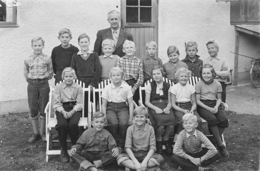 083. Skolbarn hösten 1955. Ur familjen Börjemalms arkiv.
© familjen Börjemalm.