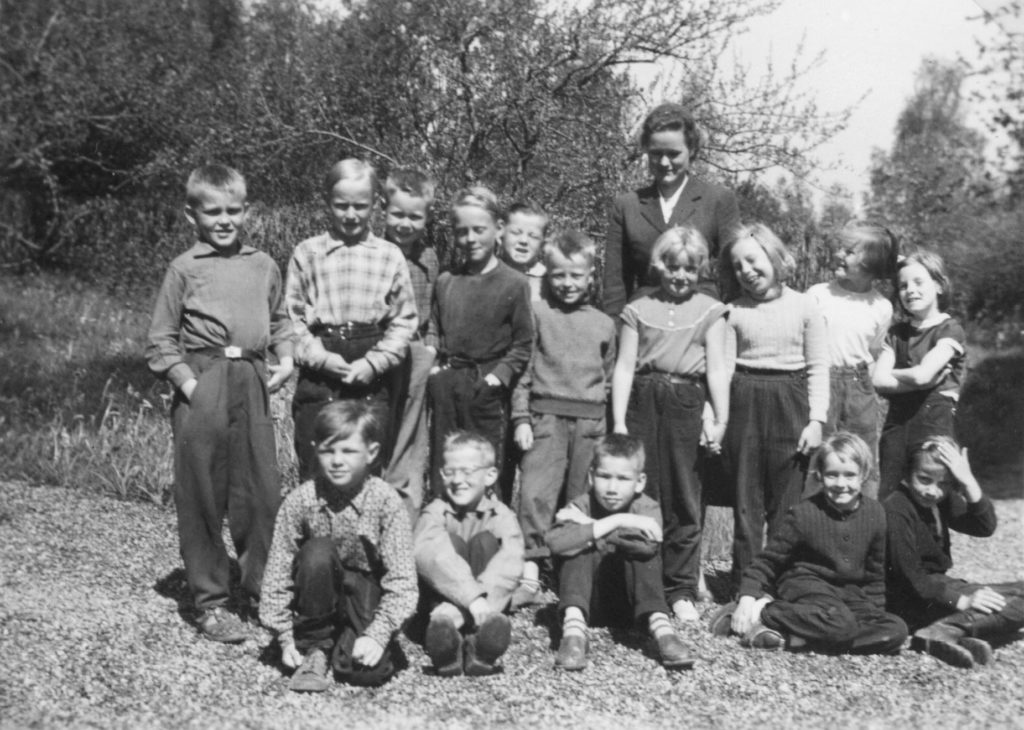 091. Klass 1-2 våren 1957. Lärare Kerstin ? Ur familjen Börjemalms arkiv.
© familjen Börjemalm.