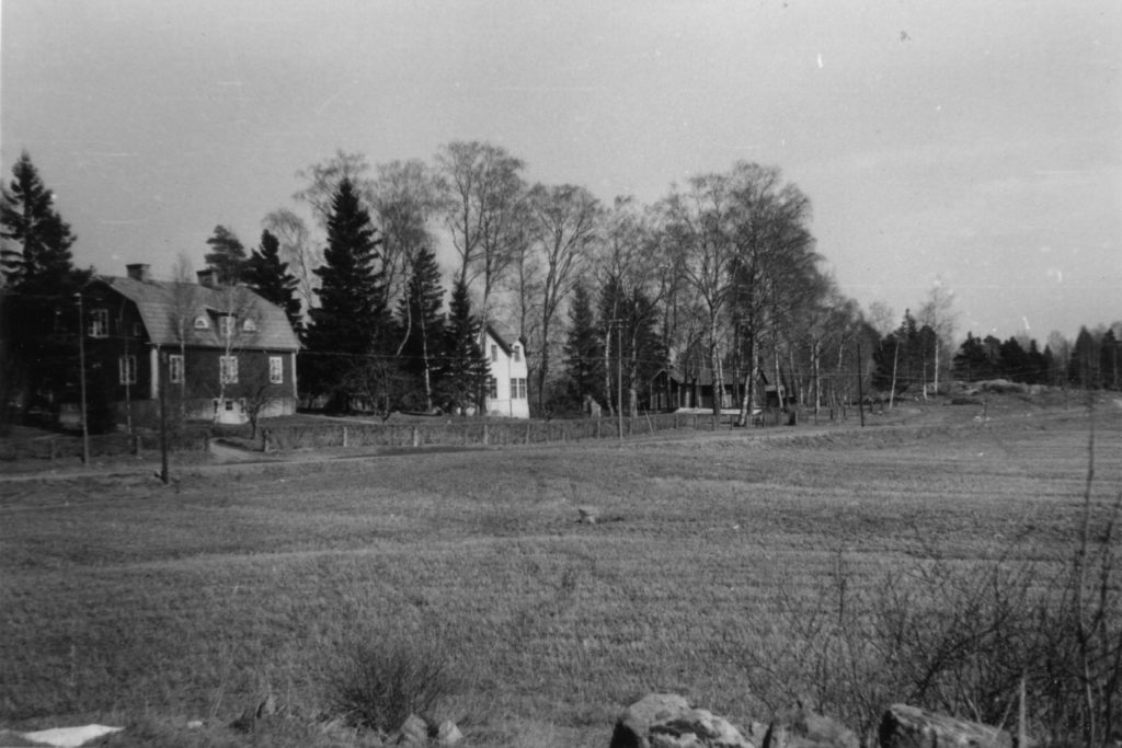101. Skola och lärarbostad 1960. Ur familjen Börjemalms arkiv.
© familjen Börjemalm.