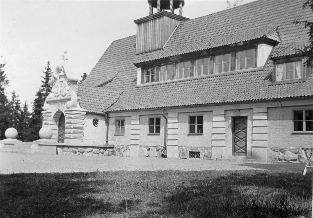 121. Tingshuset i Häverödal. 1929 eller 1930. Ur familjen Börjemalms arkiv.
© familjen Börjemalm.