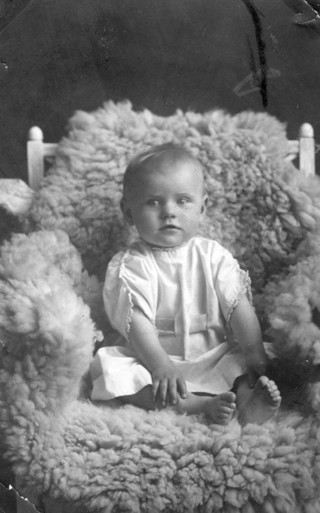 Märta Jansson/Söderström 1 år, 1931. 
Ur familjen Börjemalms arkiv.
© familjen Börjemalm.