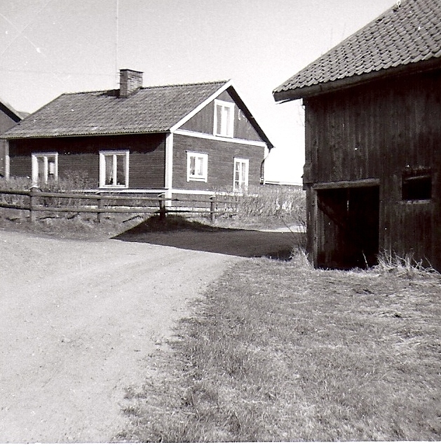 Norrby gärdesväg 18, på 50- eller 60-talet. Fotot tillhör Roger Noterud.