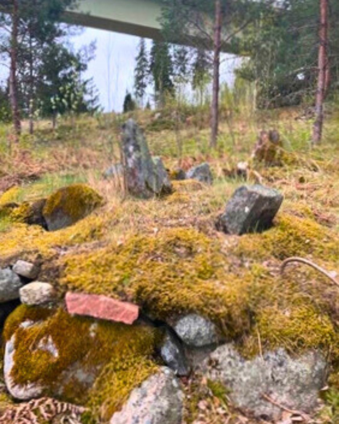 Gränsmärket mellan Bergby och Trästa vid Trästabron, 2025