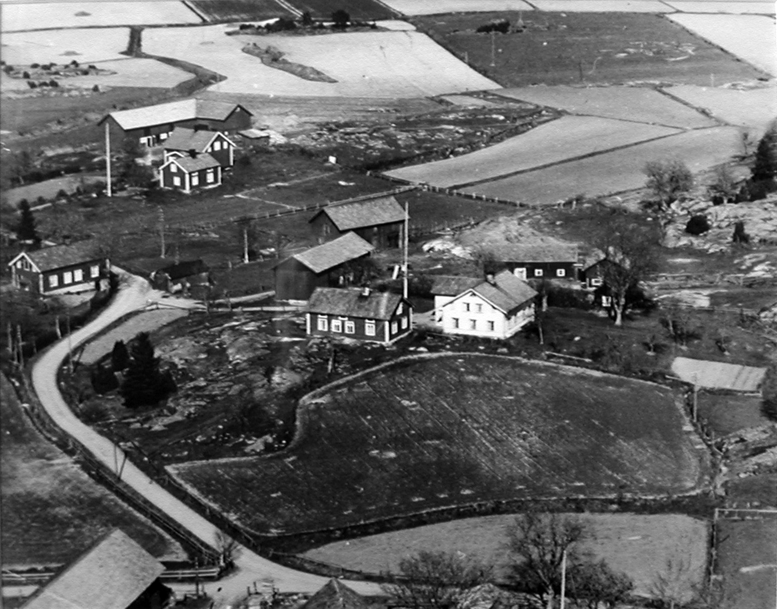 Flygbild över Norrby mellangård 1950.